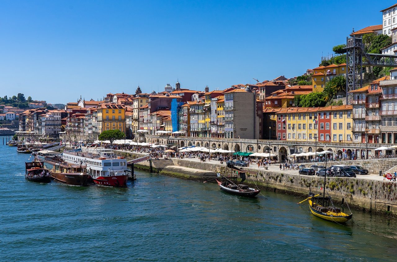 Cais-da-Ribeira-vanaf-brug-Porto
