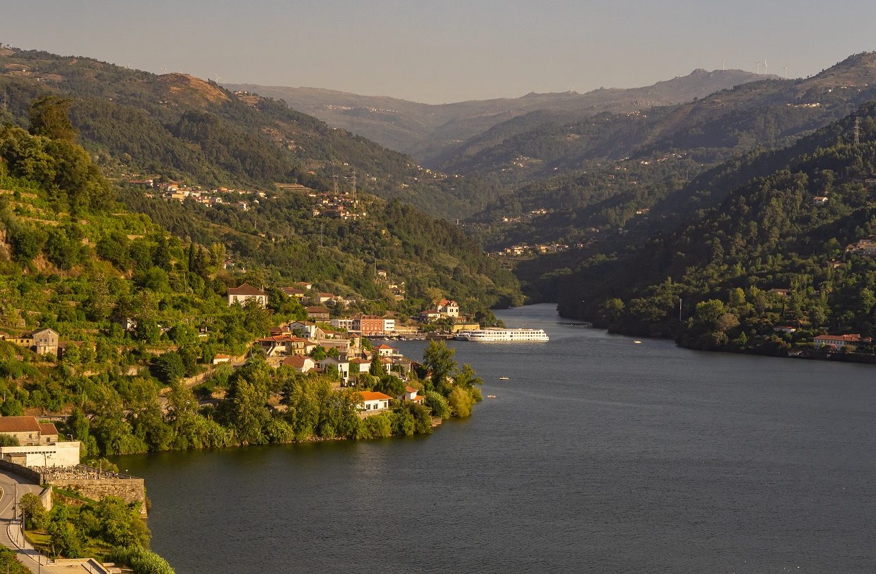 Dorpjes-langs-Douro-rivier-Portugal