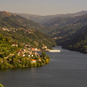 Dorpjes-langs-Douro-rivier-Portugal