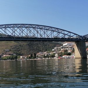 Brug-bij-Pinhao-vanaf-Douro-rivier