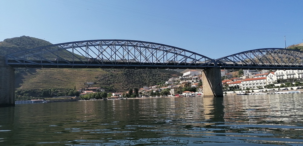 Brug-bij-Pinhao-vanaf-Douro-rivier