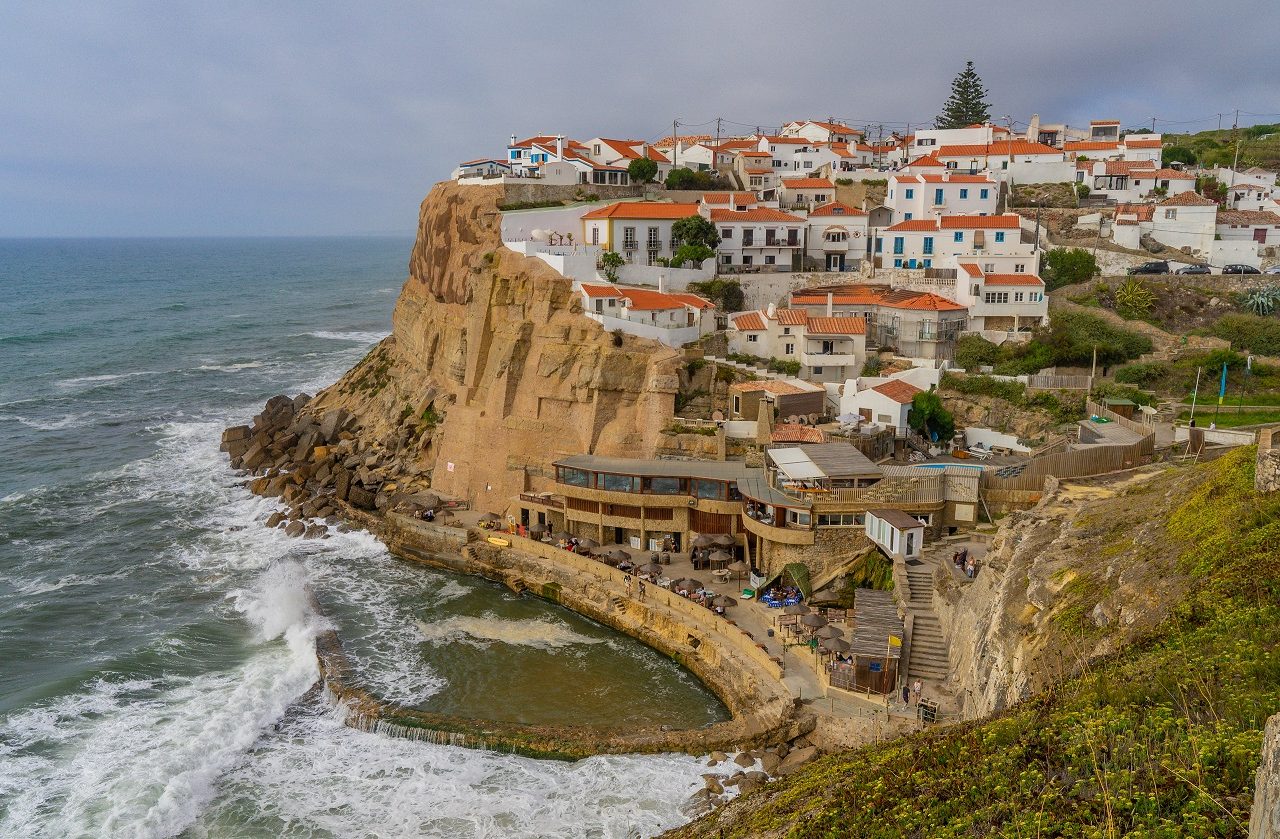 Uitzicht-op-Azenhas-do-Mar-Portugal
