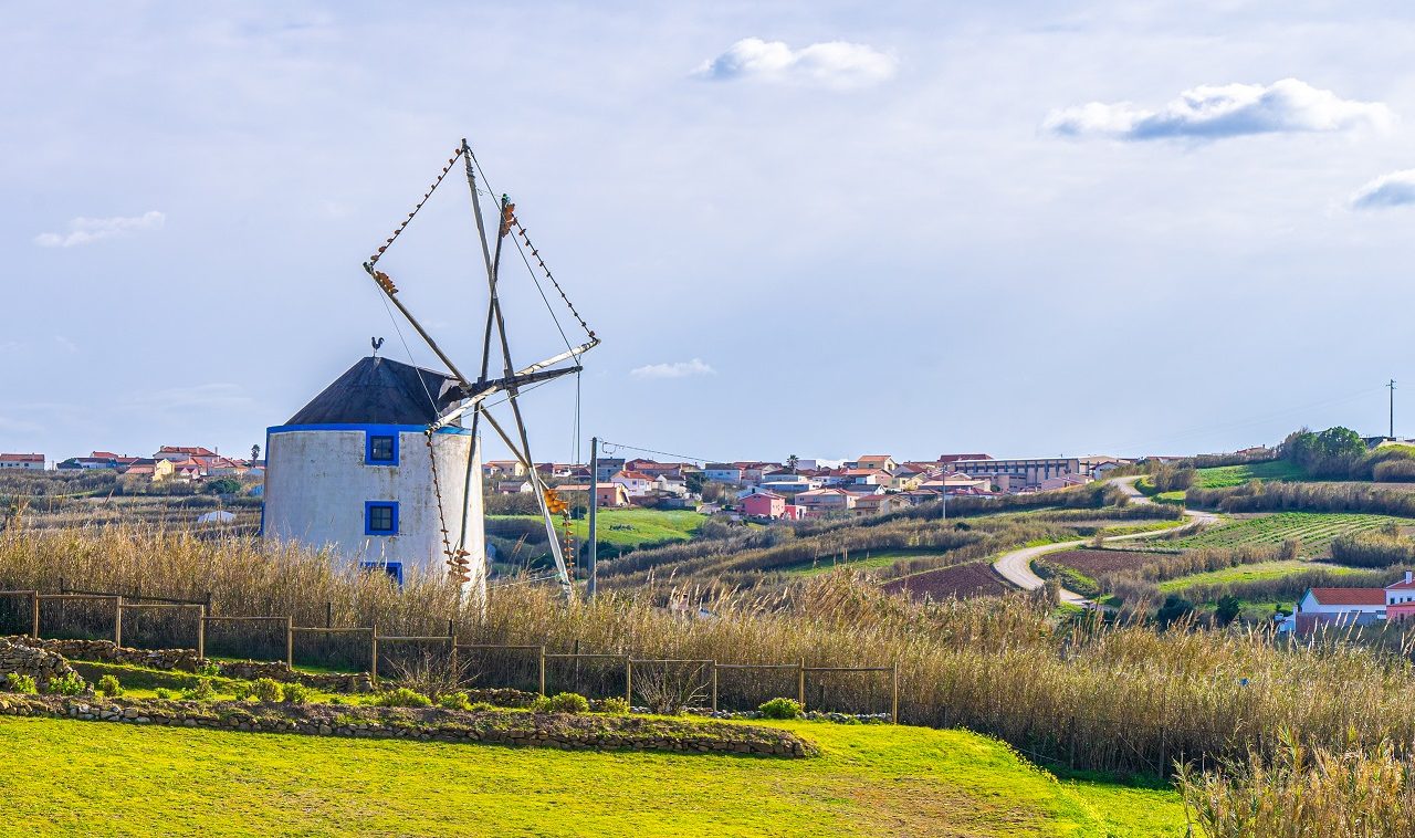 oude-windmolen-tijdens-rondreis-Portugal-met-auto