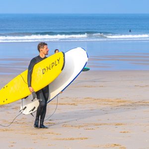 Surfleraar-met-boards-Costa-da-Caparica