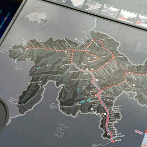Route-op-tafel-geprint-Bernina-Express-treinroutes