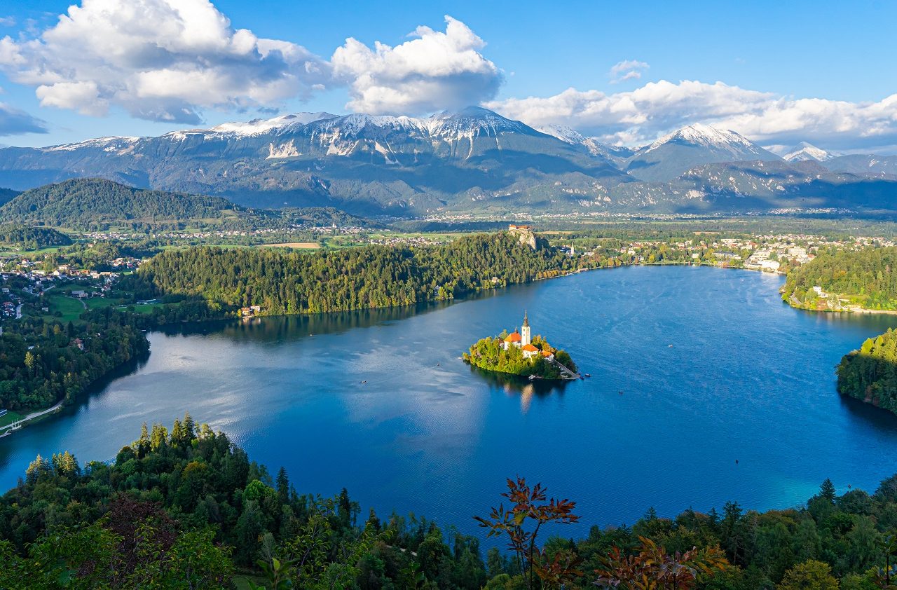 Uitzichtpunt-over-meer-van-Bled-en-omgeving