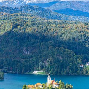 Uitzicht-op-eiland-meer-van-bled