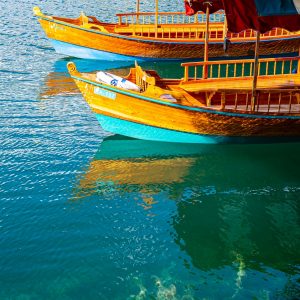 Pletna-traditionele-boot-Meer-van-Bled