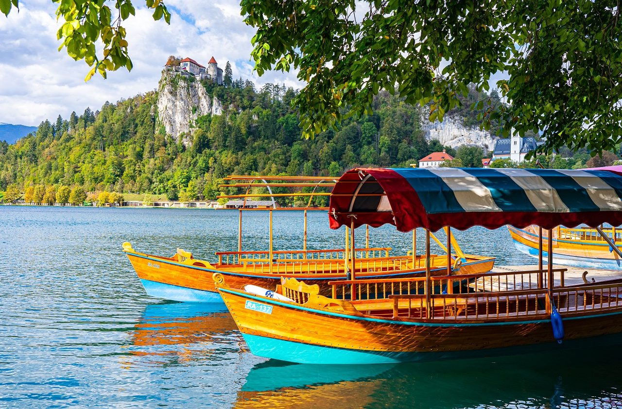 Pletna-traditionele-boten-Meer-van-Bled-Slovenie