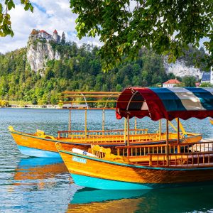Pletna-traditionele-boten-Meer-van-Bled-Slovenie