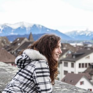 Jessica-vanaf-stadsmuur-Rapperswil-mooiste-plekken-Zwitserland
