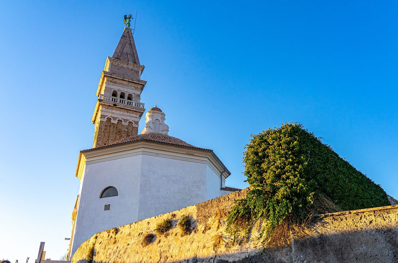 Kerk-Piran-roadtrip-Slovenie