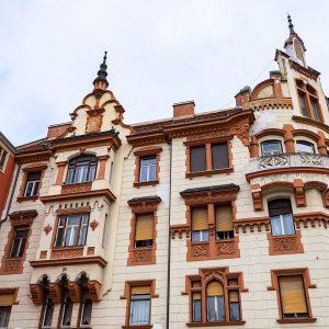 mooi-gebouw-Maribor-tijdens-roadtrip-Slovenie