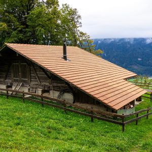 Schuur-tijdens-wandeling-Interlaken-Harder-Kulm