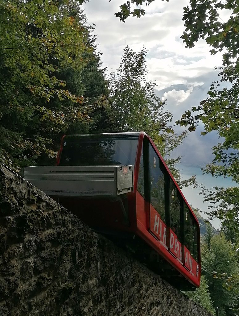 Berglift-van-Interlaken-naar-Harder-Kulm
