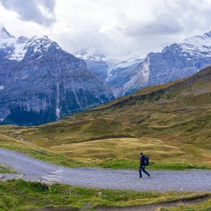 Wandelpad-tussen-Bachalpsee-en-First