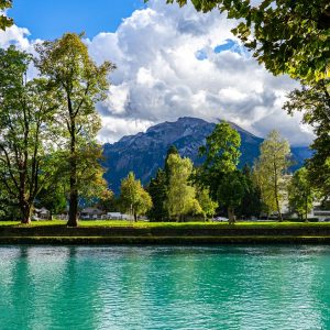 Wandeling-langs-rivier-Interlaken
