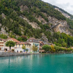 Uitzicht-over-Interlaken-en-rivier