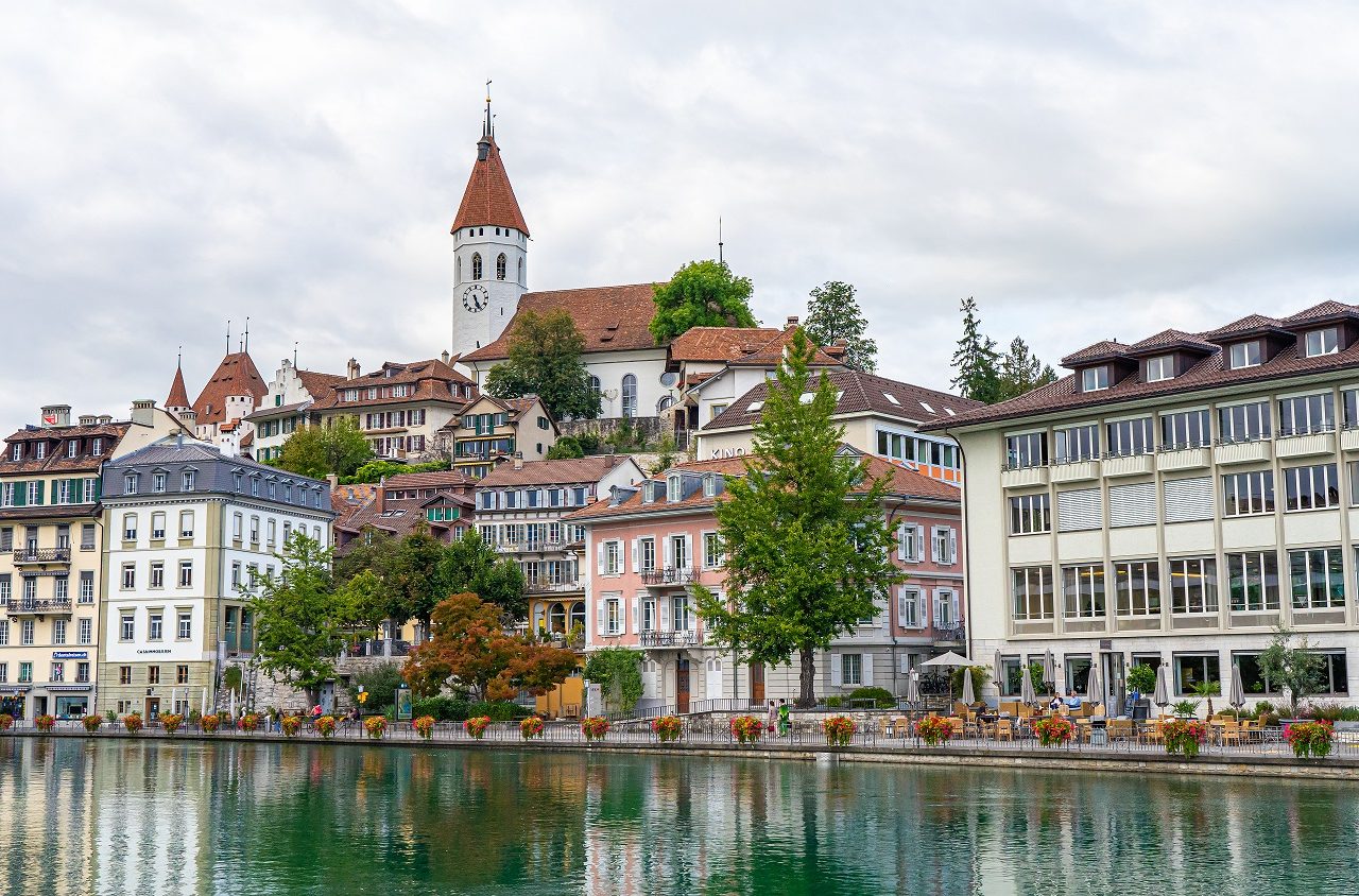 Uitzicht-op-binnenstad-Thun-Zwitserland