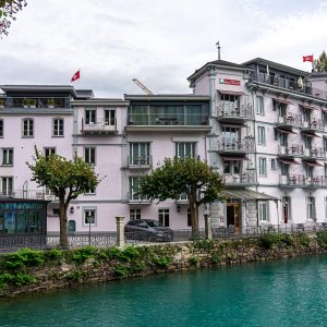Hotel-Bellevue-en-Hostel-Alplodge-Interlaken