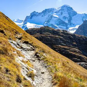 Wandelpad-bij-Zermatt-Matterhorn