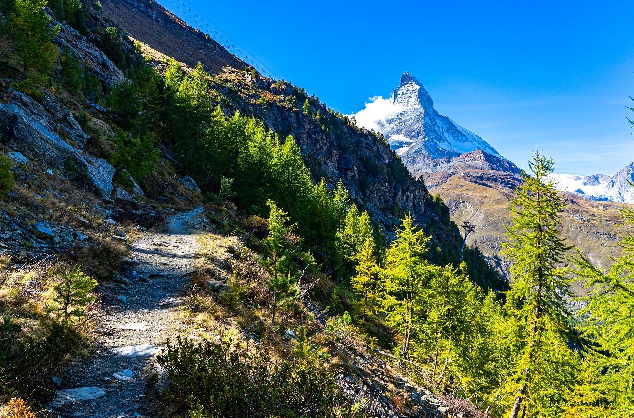 Wandelpad-bij-Zermatt-Matterhorn