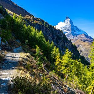 Wandelpad-bij-Zermatt-Matterhorn