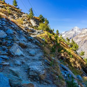 Wandelpad-bij-Zermatt-Matterhorn