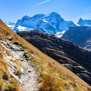 Wandelpad-bij-Zermatt-Matterhorn