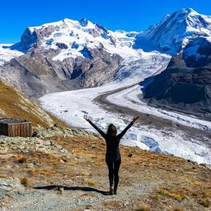 Gletsjer-bij-Gornergrat-met-Jessica-op-voorgrond