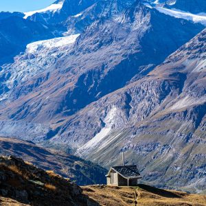 Kapel-in-bergen-bij-Zermatt-Matterhorn