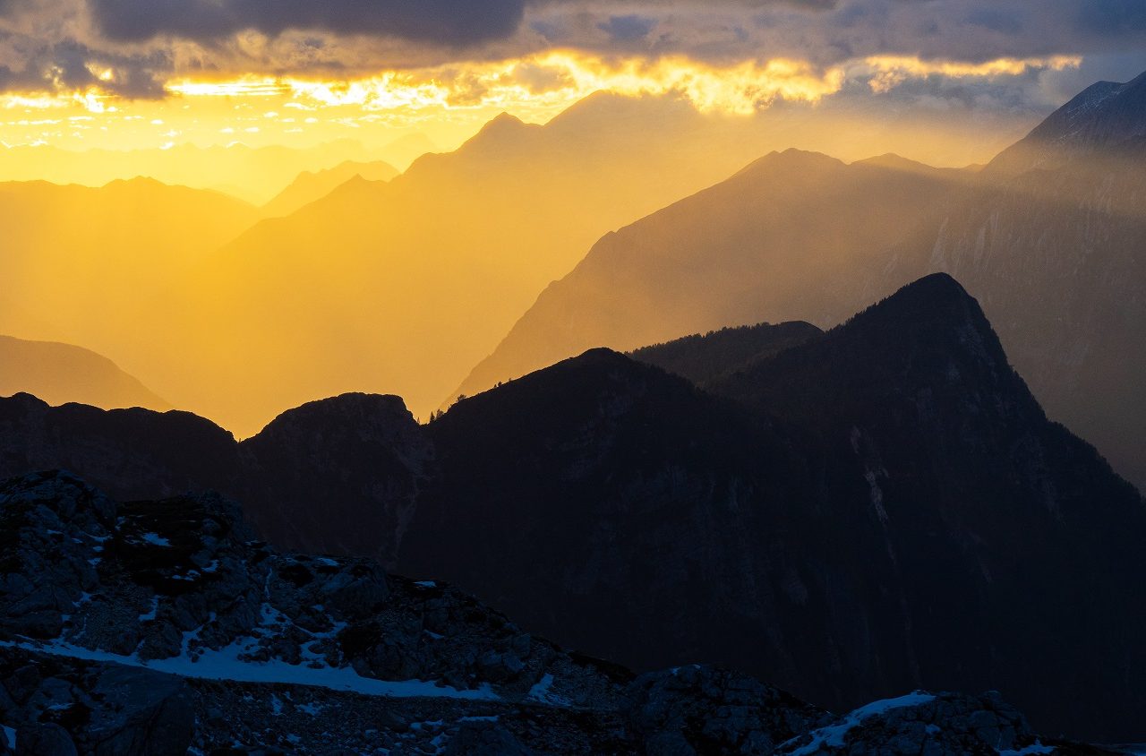 Zonsondergang-bergen-Triglav-Slovenie