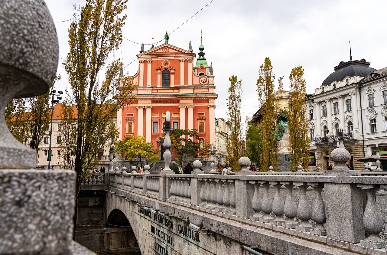 Kerk-en-Triple-Bridge-Ljubljana
