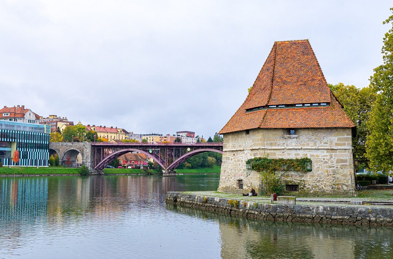 Watertoren-aan-de-kade-Maribor