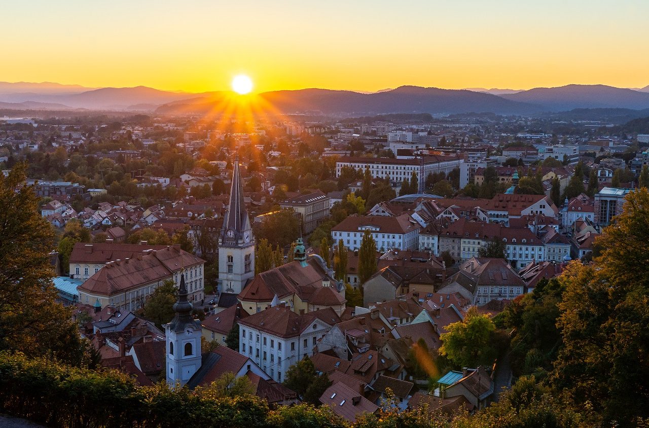 Zonsondergang-vanaf-kasteelheuvel-Ljubljana-Slovenie