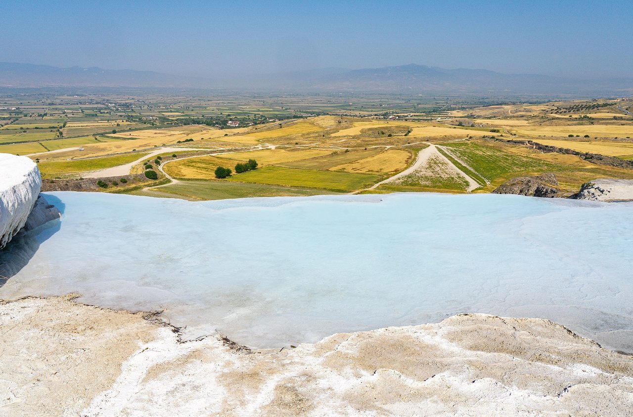 Uitzicht-over-omgeving-Pamukkale-Turkije