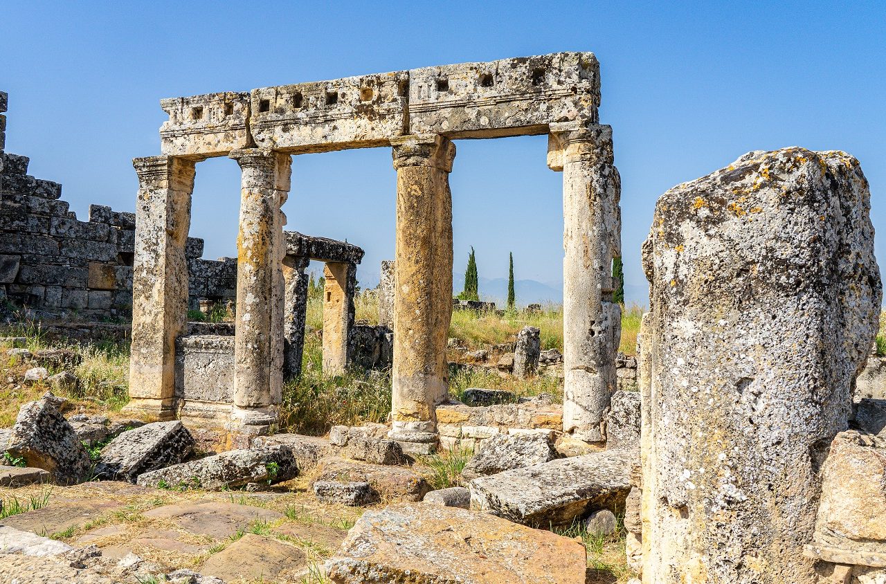 Ruines-Hierapolis-bij-Pamukkale-Turkije