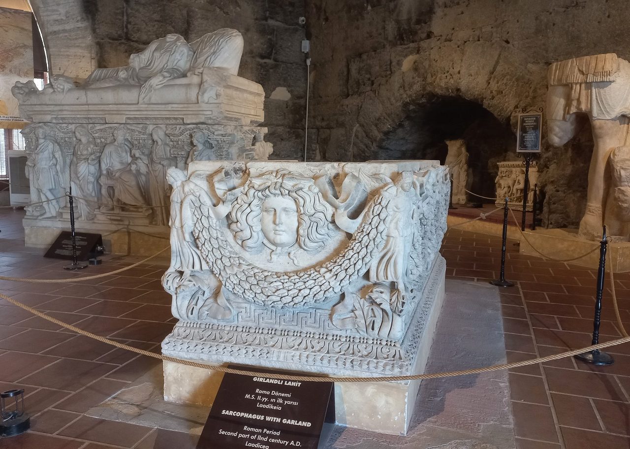 Sarcofagen-Hierapolis-museum