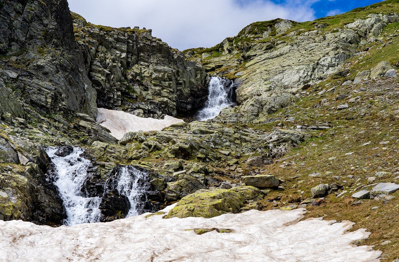 Watervallen-met-ijs-Rila-Bulgarije