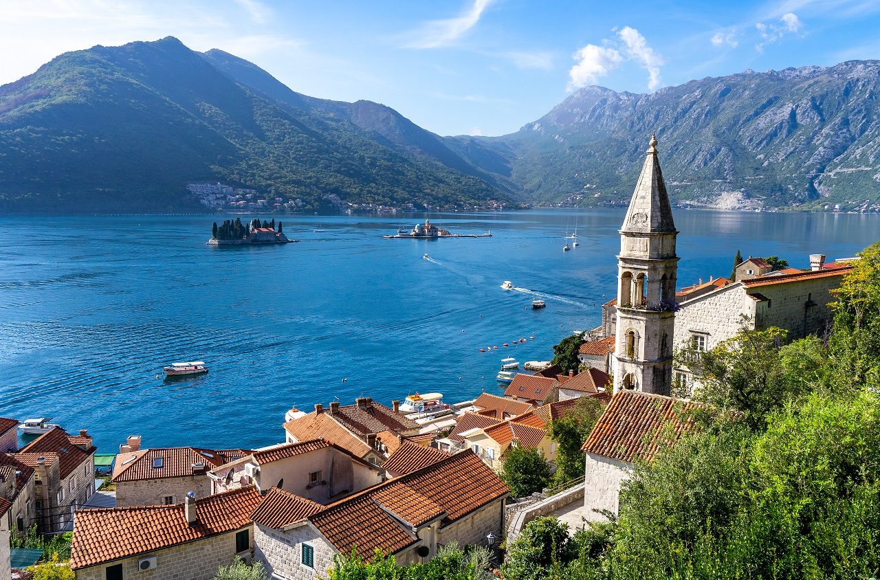 Uitzicht over Perast in Montenegro