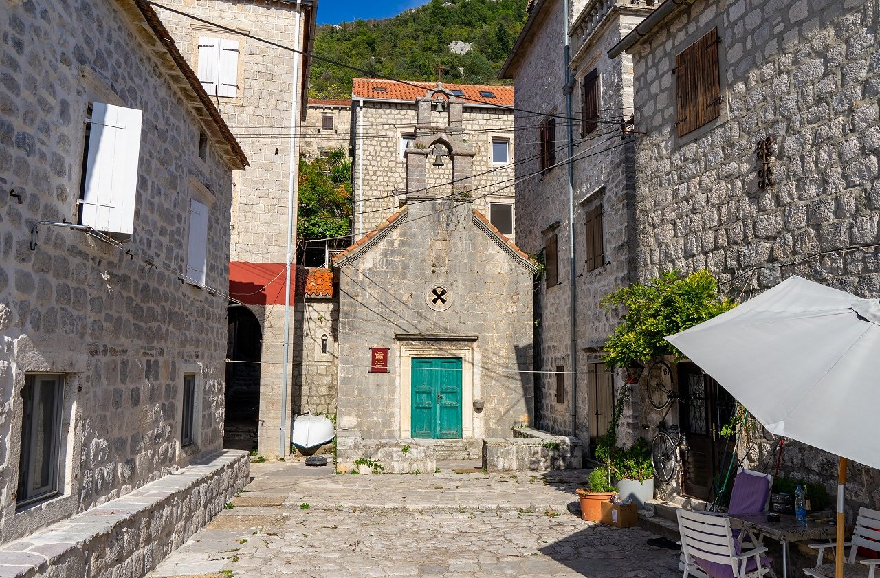 Kerkje-straatjes-Perast-Montenegro