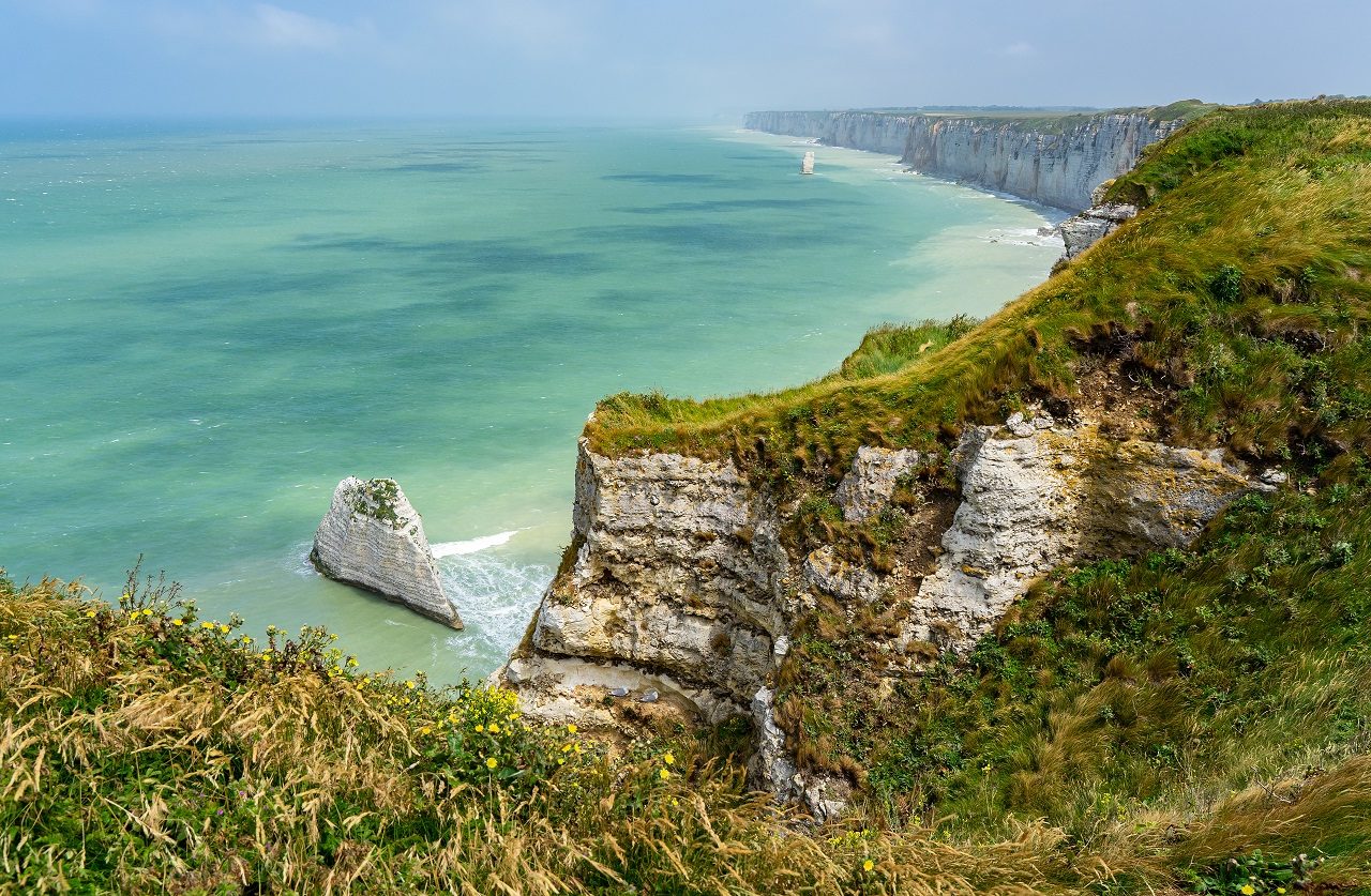 Krijtrotsen-noorden-van-Etretat-Frankrijk