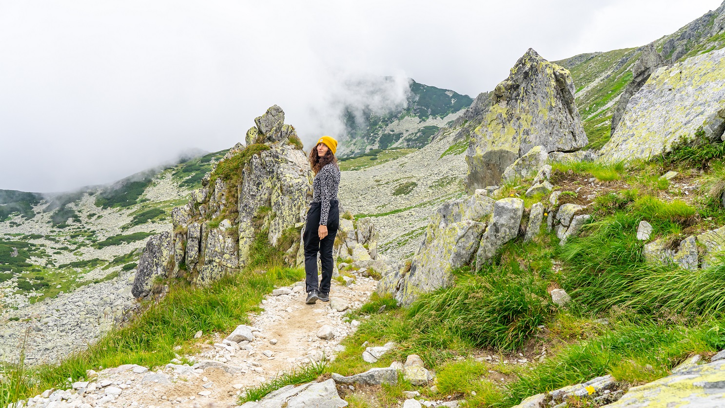 Jessica-in-bergen-Retezat-Nationaal-Park-Roemenië