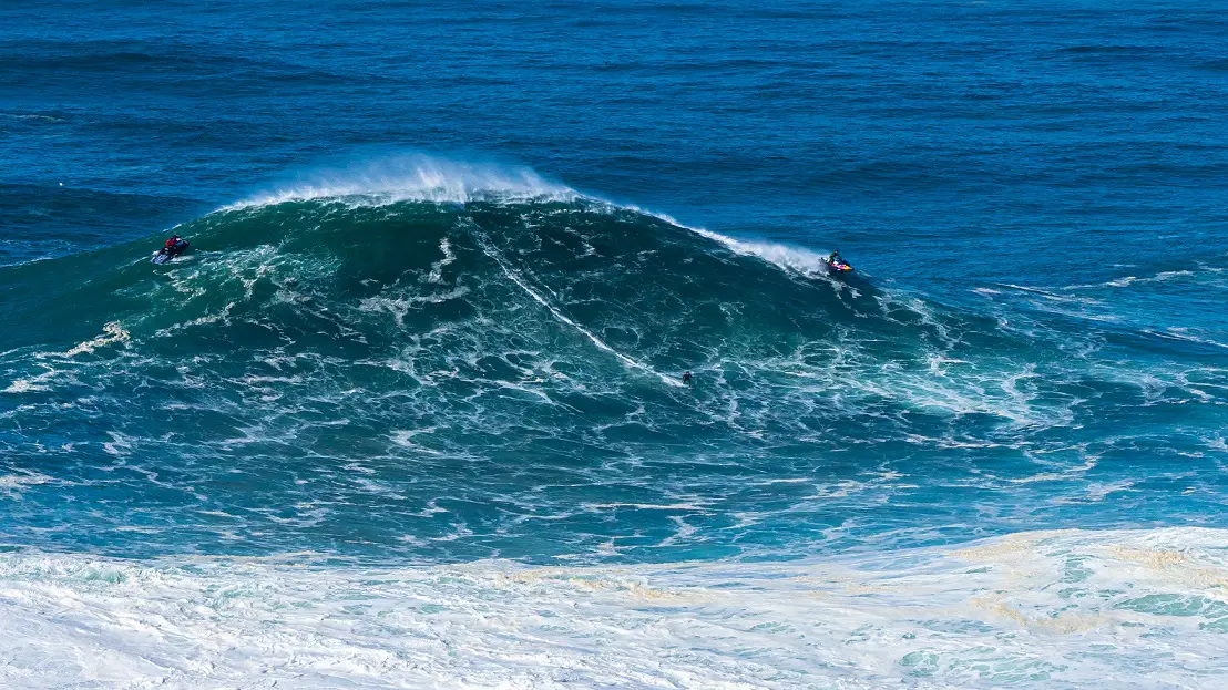 Surfen-Portugal-grote-golven