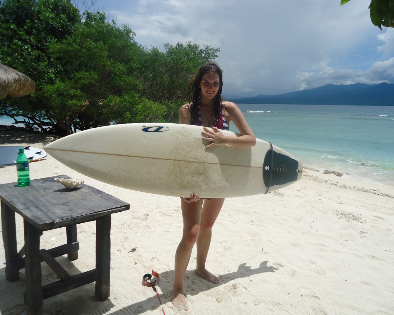 Surfen-Jessica-Indonesië-watersporten