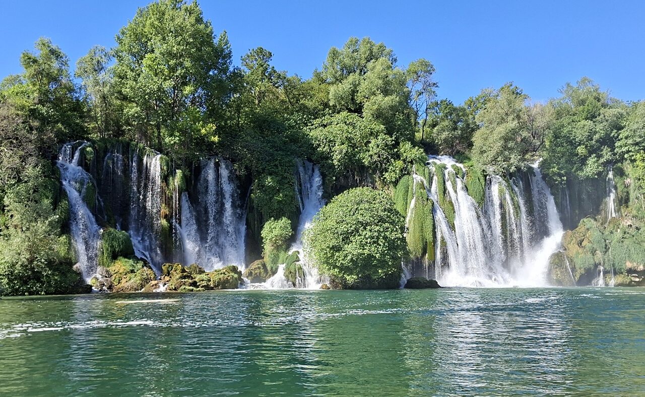 Kravica watervallen in Bosniè