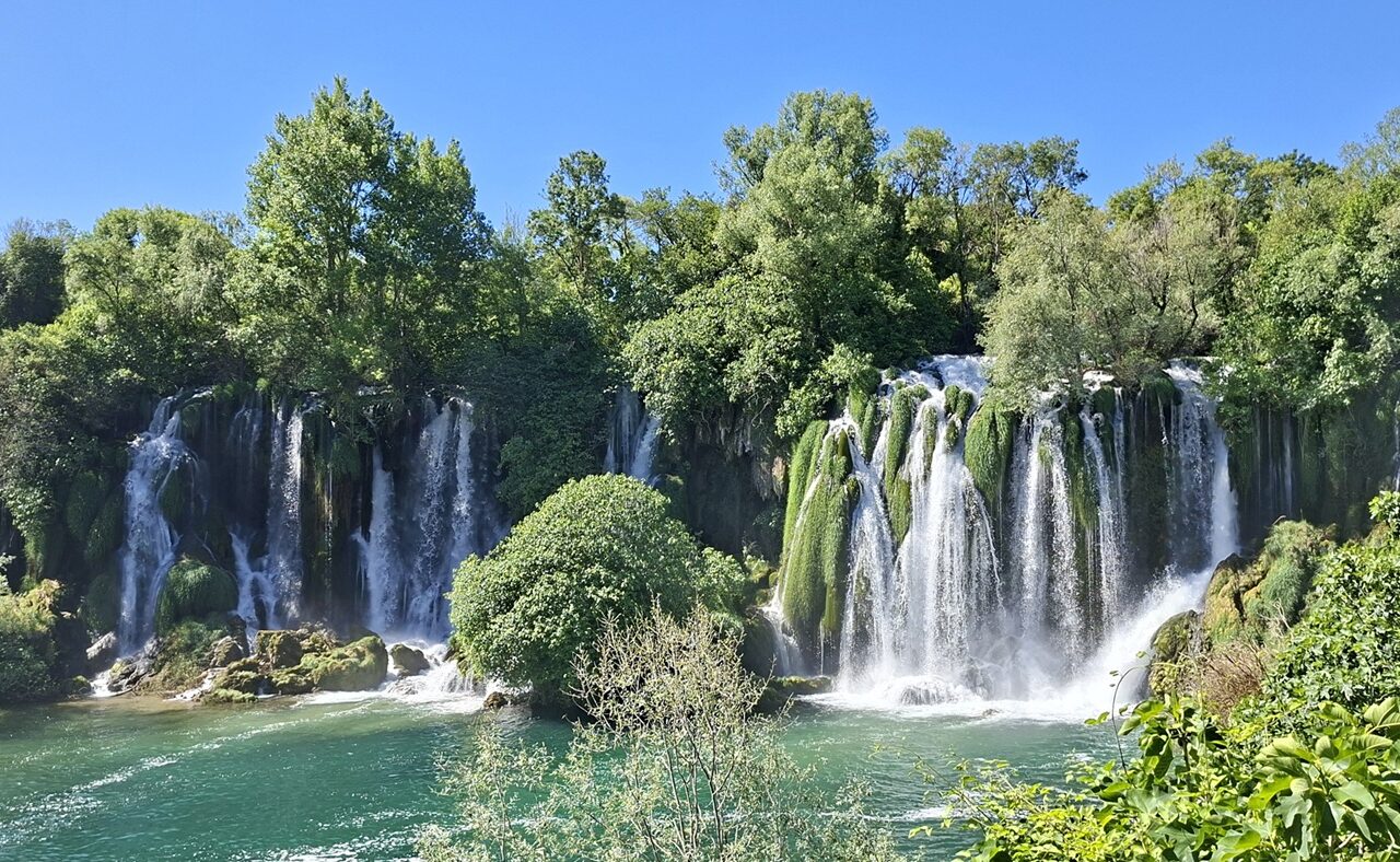 Kravica watervallen in Bosniè