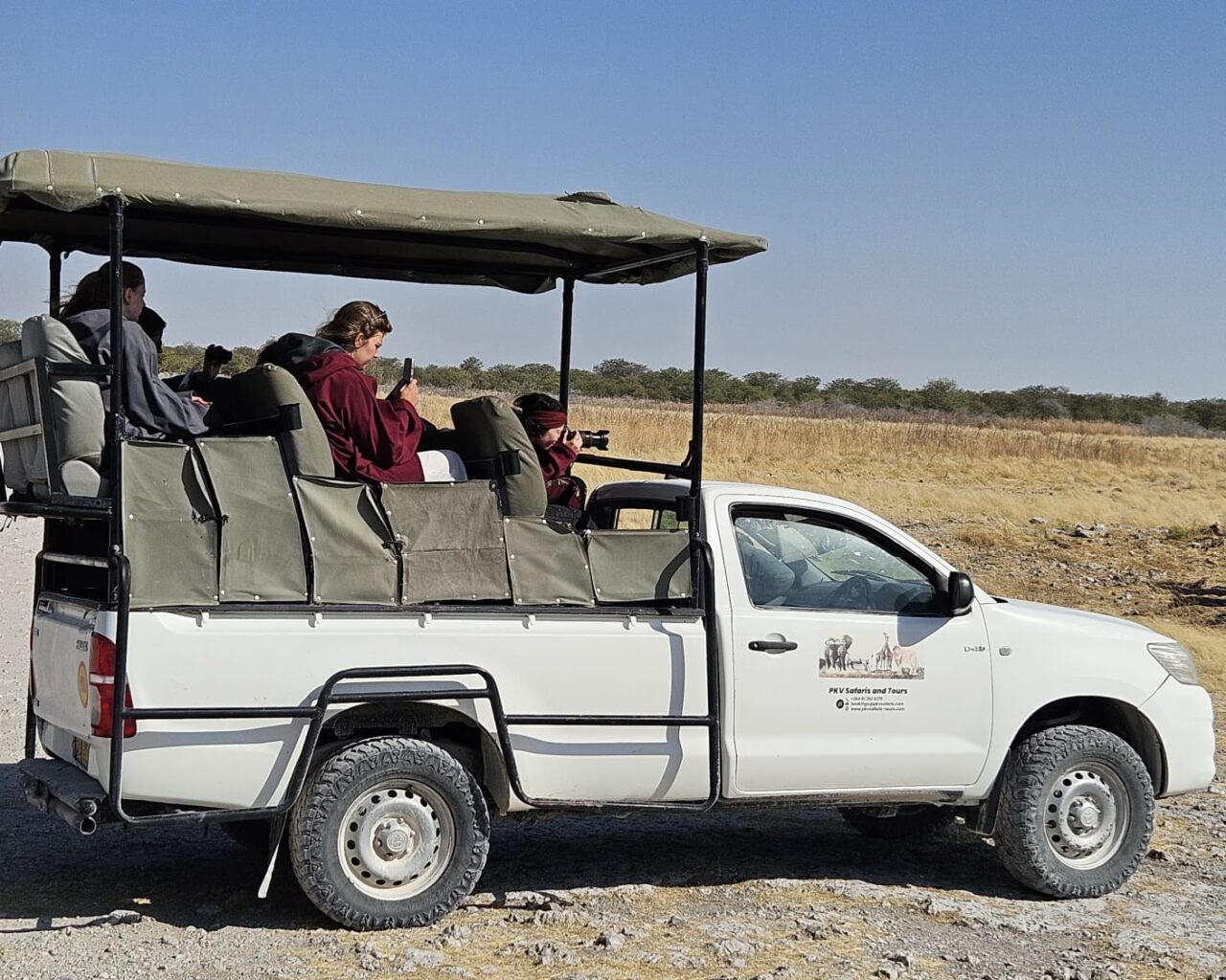 Safari-busje-met-chauffeur-en-gids