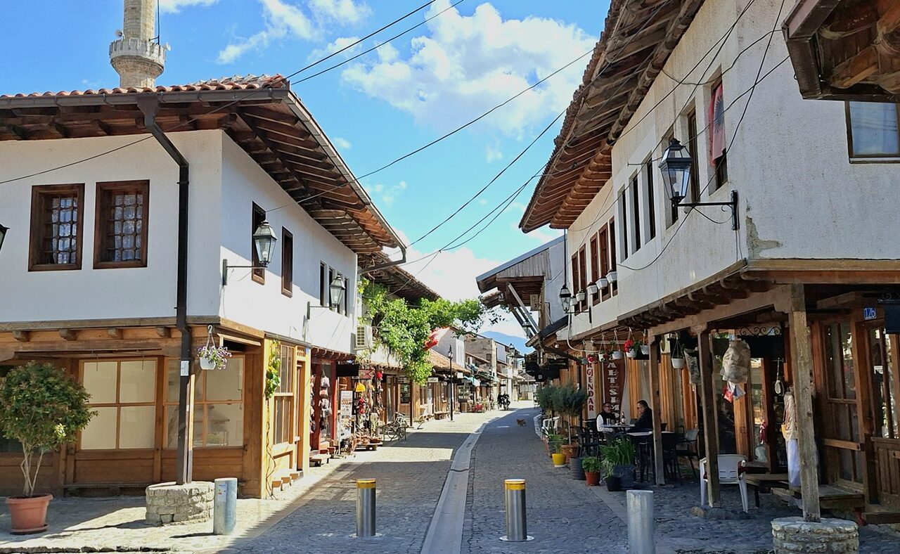 Oude bazaar in Gjakova in Kosovo